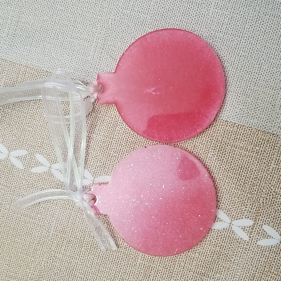 Handmade epoxy/resin ornament set. - Picture 4 of 5